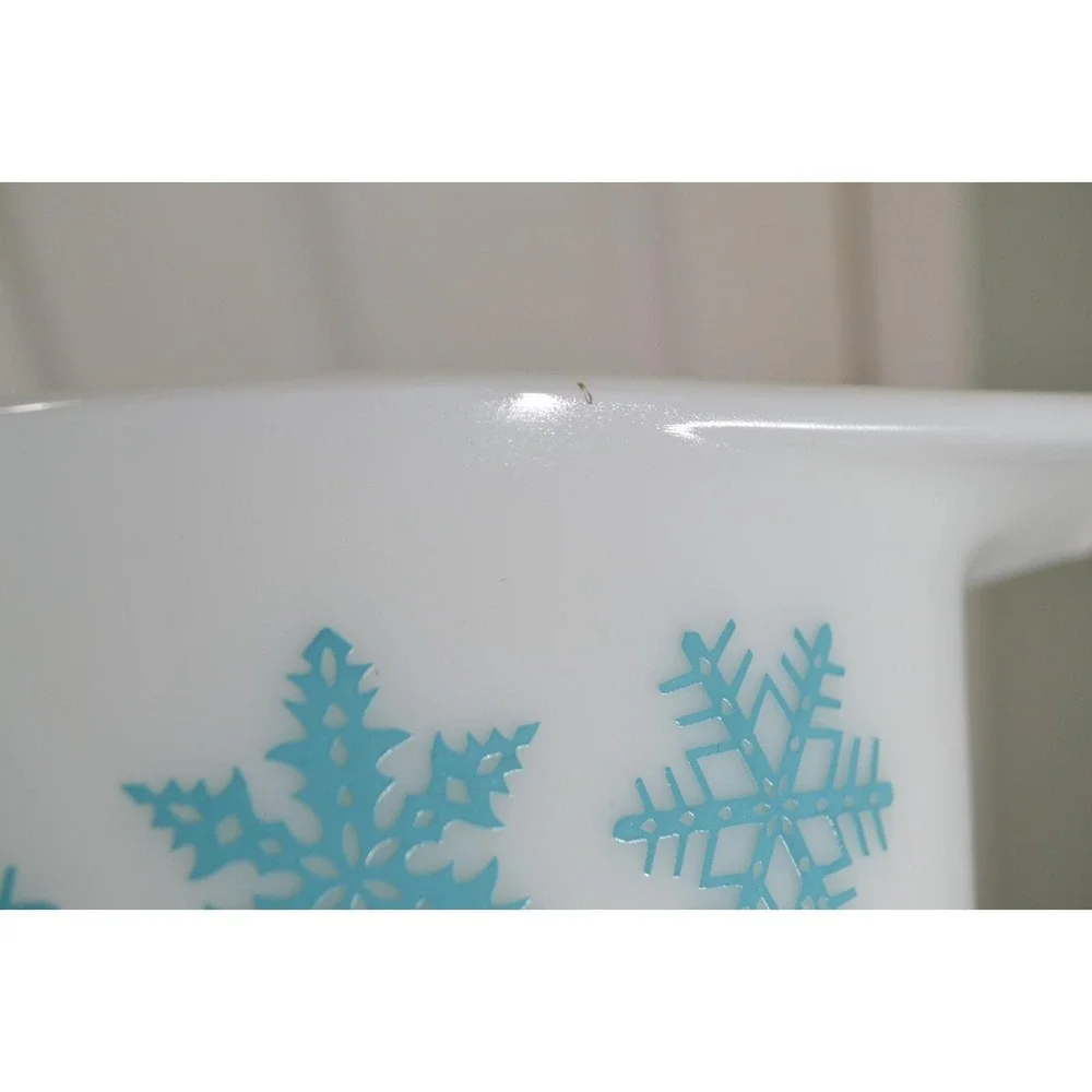 VTG Pyrex Turquoise On White Snowflake Covered Casserole w/ Lid, #045, 2 1/2 Qt